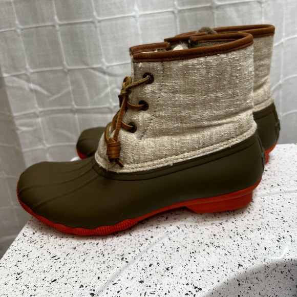 Like new 6.5 Sperry - Picture 3 of 4